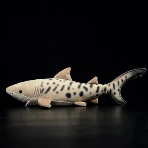 Requin tigre en peluche géante