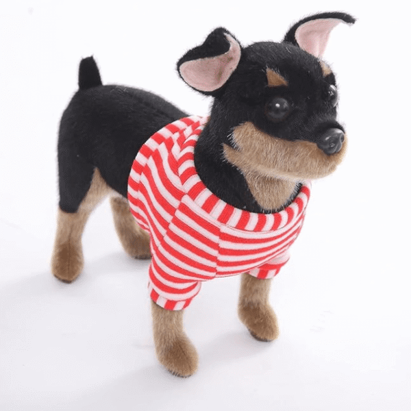 Chiot en peluche debout réaliste