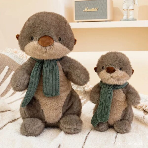 Peluche Loutre avec écharpe.