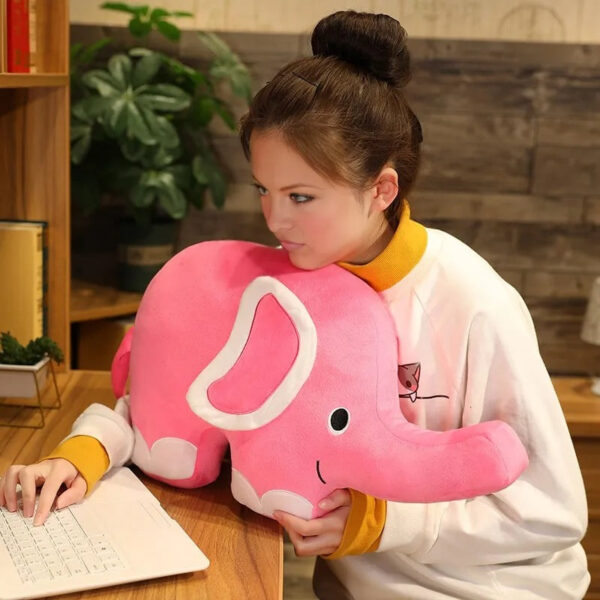 Gros éléphant peluche à la texture très douce