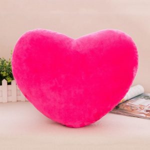 Peluche pleine d&rsquo;amour en forme de cœur