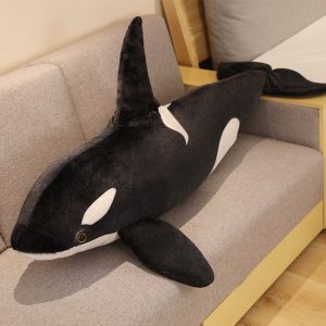 Épaulard noir et blanc doux et câlin