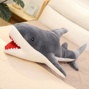 Adorable requin en peluche à l’apparence trompeuse