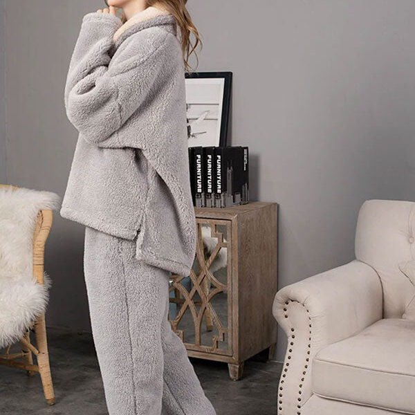 Pyjama Pour Femme en Polaire Grise "Flocon de Douceur"